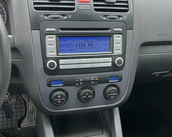 Фольксваген Гольф 2004 у Кропивницькому (Кіровограді) на Automoto.ua Зелений Фольксваген Гольф, об'ємом двигуна 1.4 л та пробігом 238 тис. км за 5999 $, фото 11 на Automoto.ua