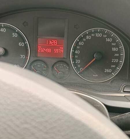 Зеленый Фольксваген Гольф, объемом двигателя 1.6 л и пробегом 232 тыс. км за 5700 $, фото 12 на Automoto.ua