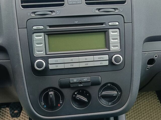 Зеленый Фольксваген Гольф, объемом двигателя 1.6 л и пробегом 232 тыс. км за 5700 $, фото 15 на Automoto.ua