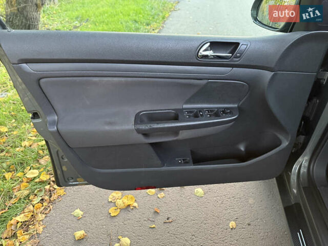 Зеленый Фольксваген Гольф, объемом двигателя 1.4 л и пробегом 274 тыс. км за 4700 $, фото 21 на Automoto.ua