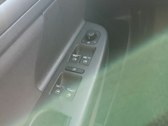 Зеленый Фольксваген Гольф, объемом двигателя 1.6 л и пробегом 166 тыс. км за 5800 $, фото 3 на Automoto.ua