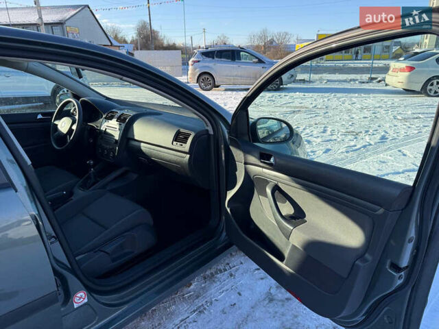 Зеленый Фольксваген Гольф, объемом двигателя 1.4 л и пробегом 222 тыс. км за 5599 $, фото 19 на Automoto.ua