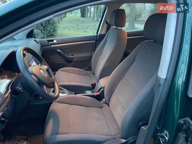 Зеленый Фольксваген Гольф, объемом двигателя 1.6 л и пробегом 167 тыс. км за 5800 $, фото 9 на Automoto.ua