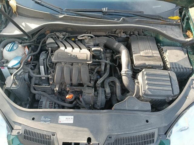 Зеленый Фольксваген Гольф, объемом двигателя 1.6 л и пробегом 166 тыс. км за 5800 $, фото 1 на Automoto.ua