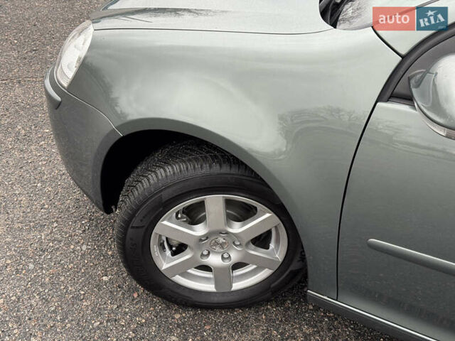 Зеленый Фольксваген Гольф, объемом двигателя 1.4 л и пробегом 201 тыс. км за 5850 $, фото 3 на Automoto.ua