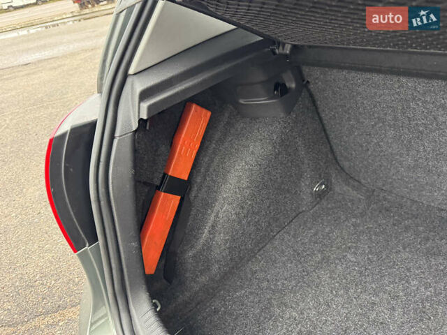 Зеленый Фольксваген Гольф, объемом двигателя 1.4 л и пробегом 201 тыс. км за 5850 $, фото 48 на Automoto.ua