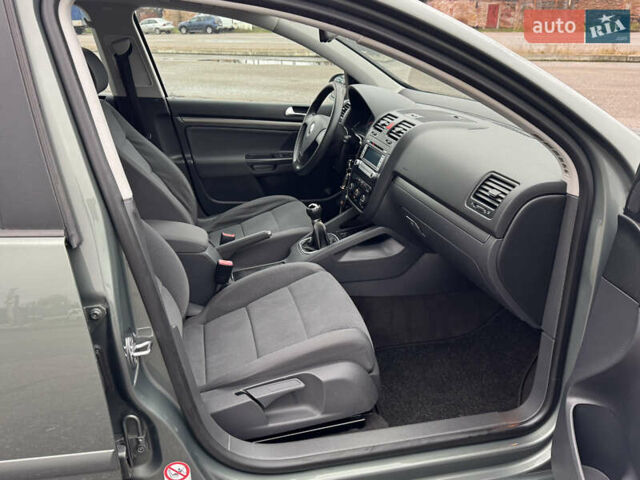 Зеленый Фольксваген Гольф, объемом двигателя 1.4 л и пробегом 201 тыс. км за 5850 $, фото 56 на Automoto.ua