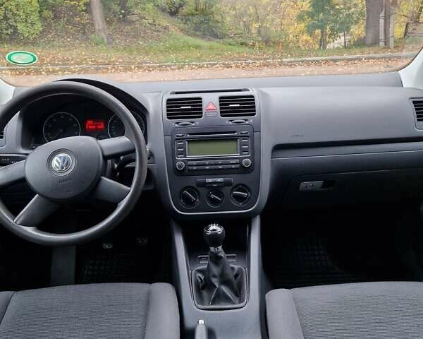Фольксваген Гольф 2006 в Корсунь-Шевченковском на Automoto.ua Зеленый Фольксваген Гольф, объемом двигателя 1.4 л и пробегом 218 тыс. км за 4899 $, фото 12 на Automoto.ua