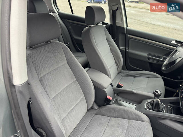 Зеленый Фольксваген Гольф, объемом двигателя 1.4 л и пробегом 201 тыс. км за 5850 $, фото 58 на Automoto.ua