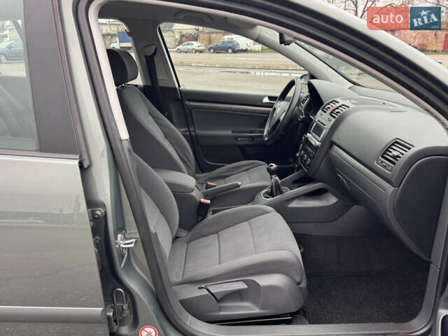 Зеленый Фольксваген Гольф, объемом двигателя 1.4 л и пробегом 201 тыс. км за 5850 $, фото 55 на Automoto.ua