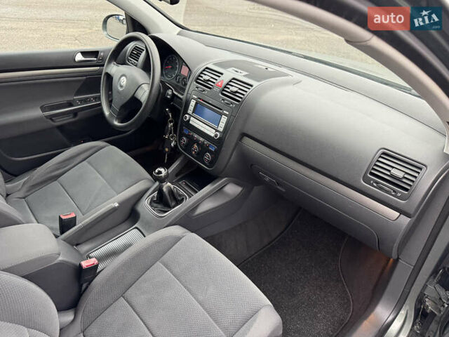 Зеленый Фольксваген Гольф, объемом двигателя 1.4 л и пробегом 201 тыс. км за 5850 $, фото 57 на Automoto.ua