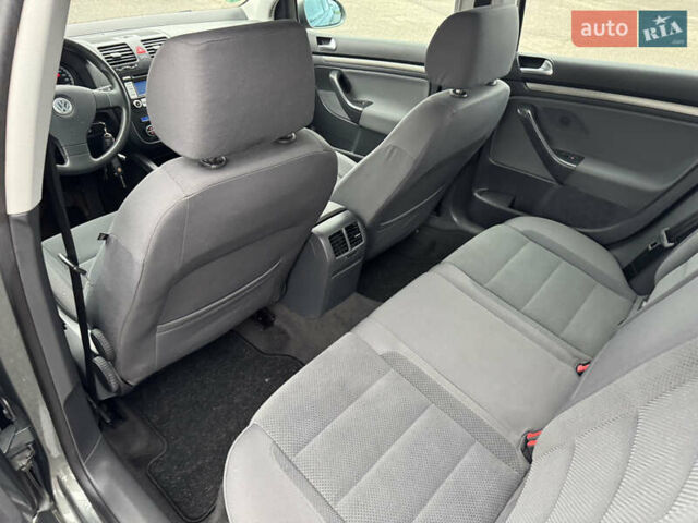Зеленый Фольксваген Гольф, объемом двигателя 1.4 л и пробегом 201 тыс. км за 5850 $, фото 43 на Automoto.ua