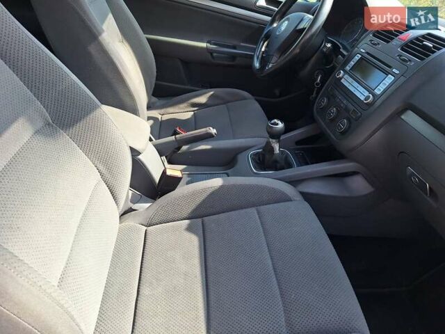 Зелений Фольксваген Гольф, об'ємом двигуна 1.39 л та пробігом 332 тис. км за 5499 $, фото 4 на Automoto.ua