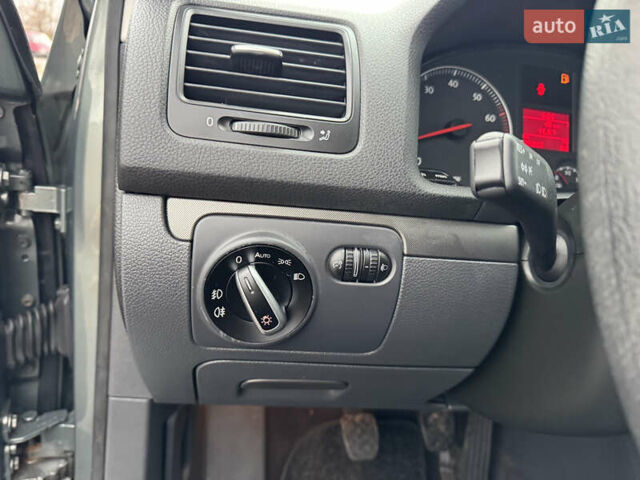 Зеленый Фольксваген Гольф, объемом двигателя 1.4 л и пробегом 201 тыс. км за 5850 $, фото 30 на Automoto.ua