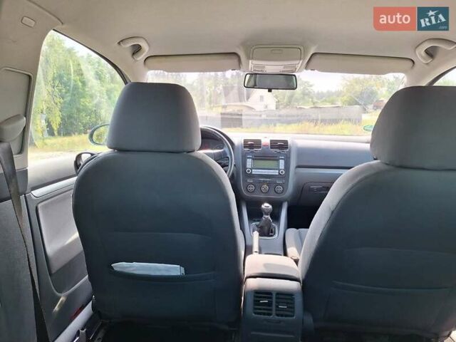 Зелений Фольксваген Гольф, об'ємом двигуна 1.39 л та пробігом 332 тис. км за 5499 $, фото 9 на Automoto.ua