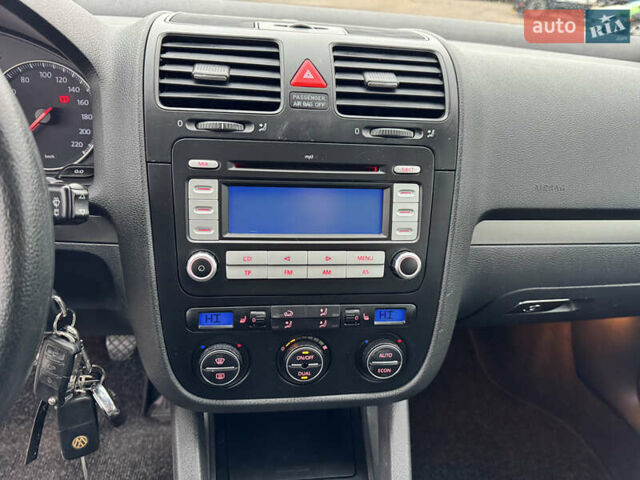 Зеленый Фольксваген Гольф, объемом двигателя 1.4 л и пробегом 201 тыс. км за 5850 $, фото 33 на Automoto.ua