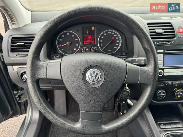 Зеленый Фольксваген Гольф, объемом двигателя 1.4 л и пробегом 201 тыс. км за 5850 $, фото 31 на Automoto.ua