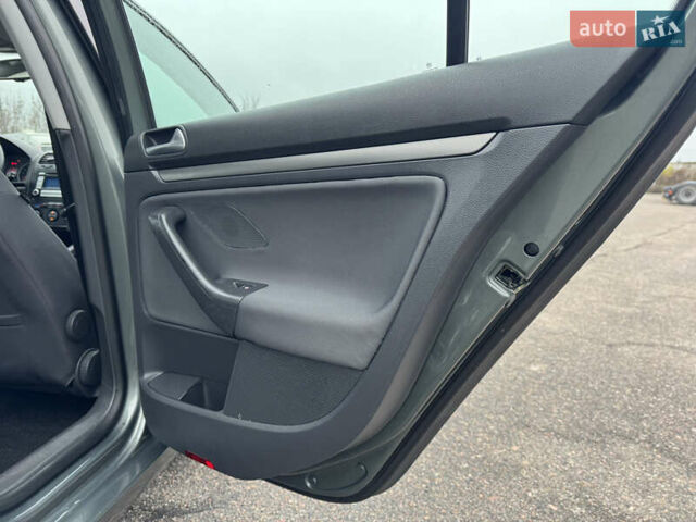 Зеленый Фольксваген Гольф, объемом двигателя 1.4 л и пробегом 201 тыс. км за 5850 $, фото 54 на Automoto.ua