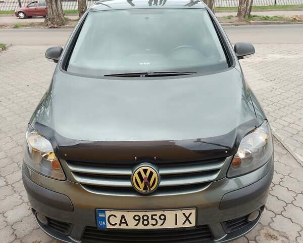 Зеленый Фольксваген Гольф, объемом двигателя 1.6 л и пробегом 214 тыс. км за 7700 $, фото 4 на Automoto.ua