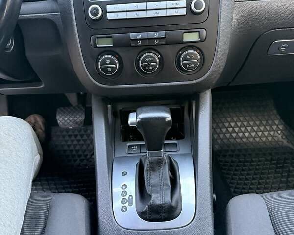 Зеленый Фольксваген Гольф, объемом двигателя 1.6 л и пробегом 54 тыс. км за 11000 $, фото 15 на Automoto.ua