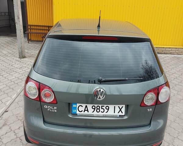 Зеленый Фольксваген Гольф, объемом двигателя 1.6 л и пробегом 214 тыс. км за 7700 $, фото 5 на Automoto.ua