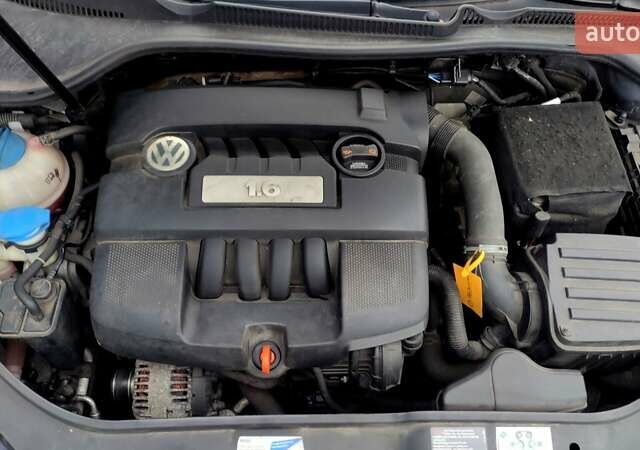 Зеленый Фольксваген Гольф, объемом двигателя 1.6 л и пробегом 212 тыс. км за 6600 $, фото 15 на Automoto.ua