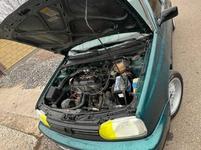 Зеленый Фольксваген Гольф, объемом двигателя 1.8 л и пробегом 200 тыс. км за 2300 $, фото 5 на Automoto.ua