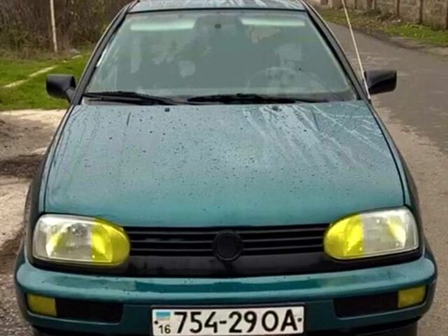 Зеленый Фольксваген Гольф, объемом двигателя 1.8 л и пробегом 200 тыс. км за 2300 $, фото 1 на Automoto.ua