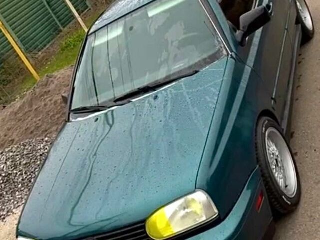 Зеленый Фольксваген Гольф, объемом двигателя 1.8 л и пробегом 200 тыс. км за 2300 $, фото 2 на Automoto.ua