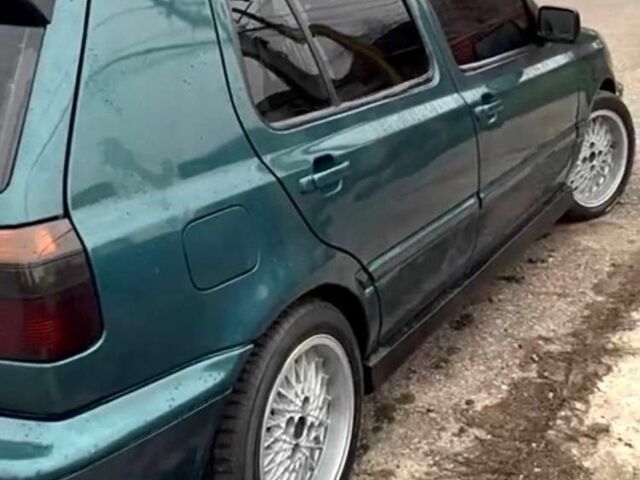 Зеленый Фольксваген Гольф, объемом двигателя 1.8 л и пробегом 200 тыс. км за 2300 $, фото 3 на Automoto.ua