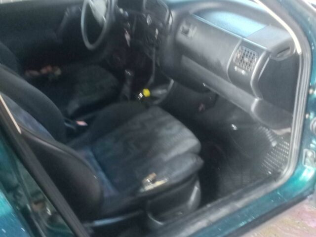 Зеленый Фольксваген Гольф, объемом двигателя 1.9 л и пробегом 300 тыс. км за 2000 $, фото 2 на Automoto.ua