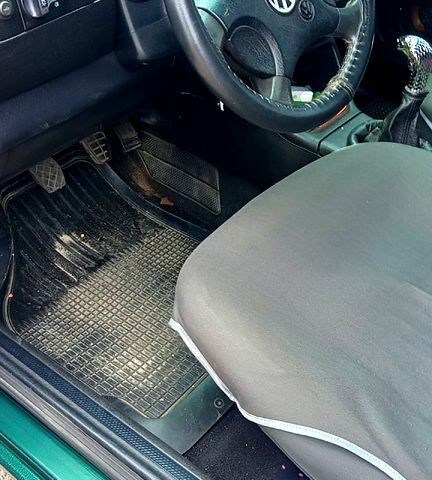 Зеленый Фольксваген Гольф, объемом двигателя 1.4 л и пробегом 320 тыс. км за 2300 $, фото 1 на Automoto.ua