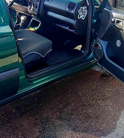 Зеленый Фольксваген Гольф, объемом двигателя 1.4 л и пробегом 320 тыс. км за 2300 $, фото 2 на Automoto.ua