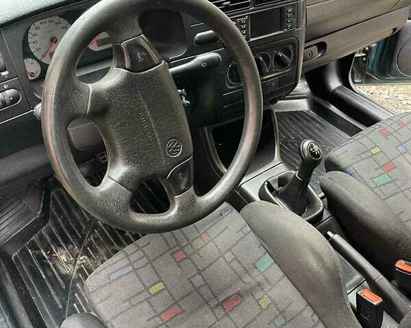 Зеленый Фольксваген Гольф, объемом двигателя 1.6 л и пробегом 126 тыс. км за 1850 $, фото 7 на Automoto.ua