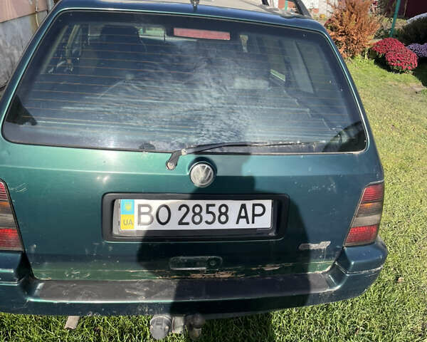 Зеленый Фольксваген Гольф, объемом двигателя 1.6 л и пробегом 300 тыс. км за 1350 $, фото 3 на Automoto.ua