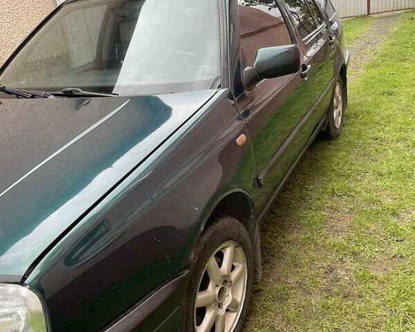 Зеленый Фольксваген Гольф, объемом двигателя 1.6 л и пробегом 126 тыс. км за 1850 $, фото 1 на Automoto.ua