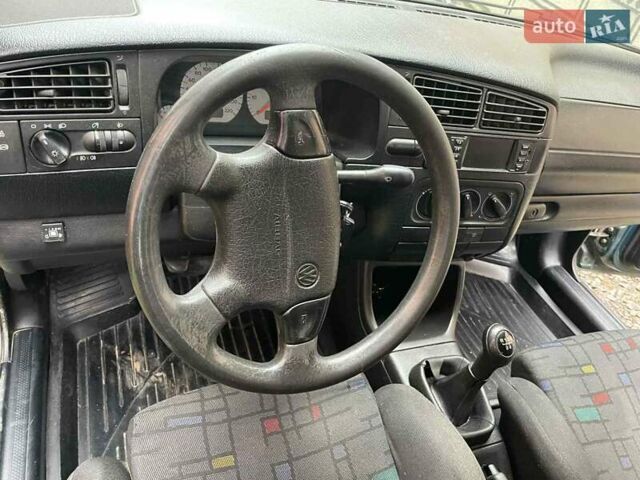 Зеленый Фольксваген Гольф, объемом двигателя 1.6 л и пробегом 126 тыс. км за 1850 $, фото 3 на Automoto.ua