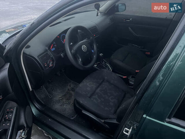 Зеленый Фольксваген Гольф, объемом двигателя 1.6 л и пробегом 265 тыс. км за 3500 $, фото 4 на Automoto.ua