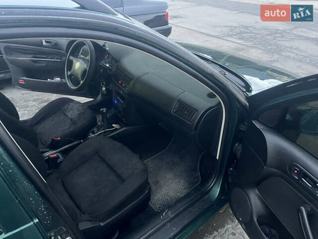 Зеленый Фольксваген Гольф, объемом двигателя 1.6 л и пробегом 265 тыс. км за 3500 $, фото 8 на Automoto.ua