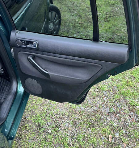 Зеленый Фольксваген Гольф, объемом двигателя 1.98 л и пробегом 315 тыс. км за 4400 $, фото 16 на Automoto.ua