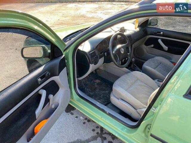 Зеленый Фольксваген Гольф, объемом двигателя 1.9 л и пробегом 320 тыс. км за 3000 $, фото 17 на Automoto.ua