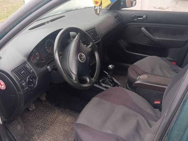 Зеленый Фольксваген Гольф, объемом двигателя 1.4 л и пробегом 220 тыс. км за 2256 $, фото 2 на Automoto.ua