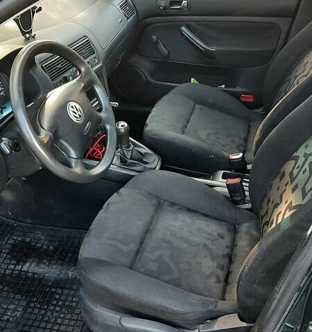 Зеленый Фольксваген Гольф, объемом двигателя 1.6 л и пробегом 288 тыс. км за 4200 $, фото 6 на Automoto.ua