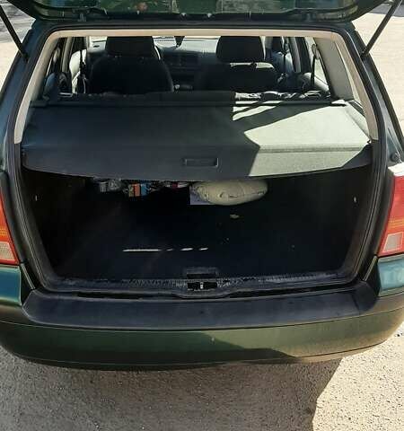 Зеленый Фольксваген Гольф, объемом двигателя 1.6 л и пробегом 288 тыс. км за 4200 $, фото 5 на Automoto.ua