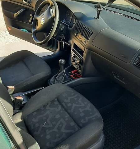 Зеленый Фольксваген Гольф, объемом двигателя 1.6 л и пробегом 288 тыс. км за 4200 $, фото 8 на Automoto.ua