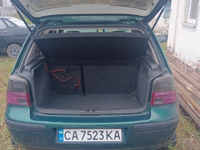 Зеленый Фольксваген Гольф, объемом двигателя 1.4 л и пробегом 220 тыс. км за 2256 $, фото 1 на Automoto.ua