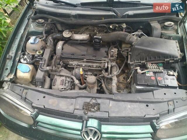 Зеленый Фольксваген Гольф, объемом двигателя 1.9 л и пробегом 447 тыс. км за 3550 $, фото 3 на Automoto.ua