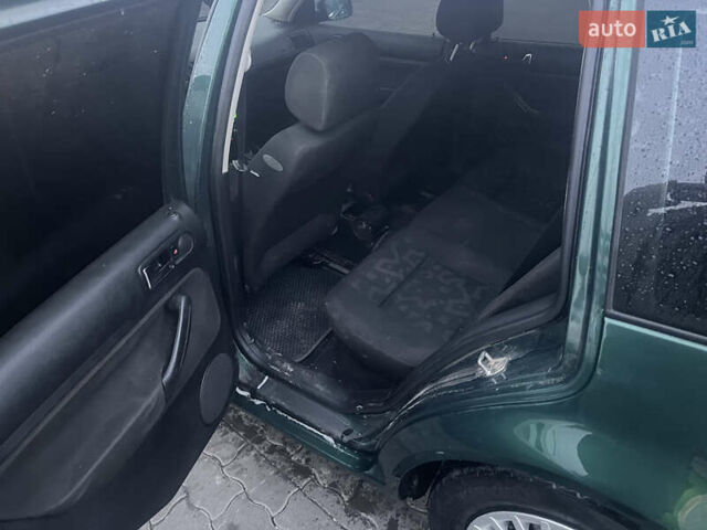 Зеленый Фольксваген Гольф, объемом двигателя 1.6 л и пробегом 265 тыс. км за 3500 $, фото 5 на Automoto.ua