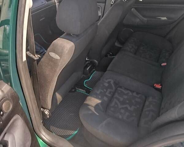 Зелений Фольксваген Гольф, об'ємом двигуна 1.39 л та пробігом 255 тис. км за 4500 $, фото 3 на Automoto.ua