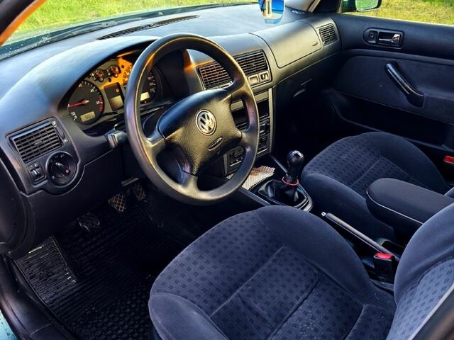 Зеленый Фольксваген Гольф, объемом двигателя 1.9 л и пробегом 460 тыс. км за 4000 $, фото 4 на Automoto.ua